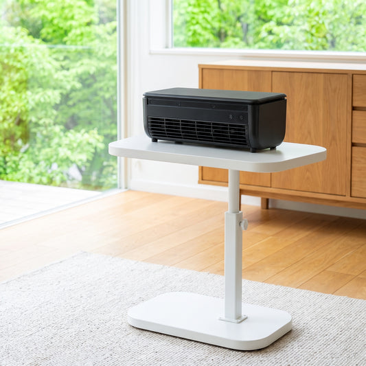 KIZUNA COOLER 専用スタンドに本体をのせ、リビングで使用しているところ
